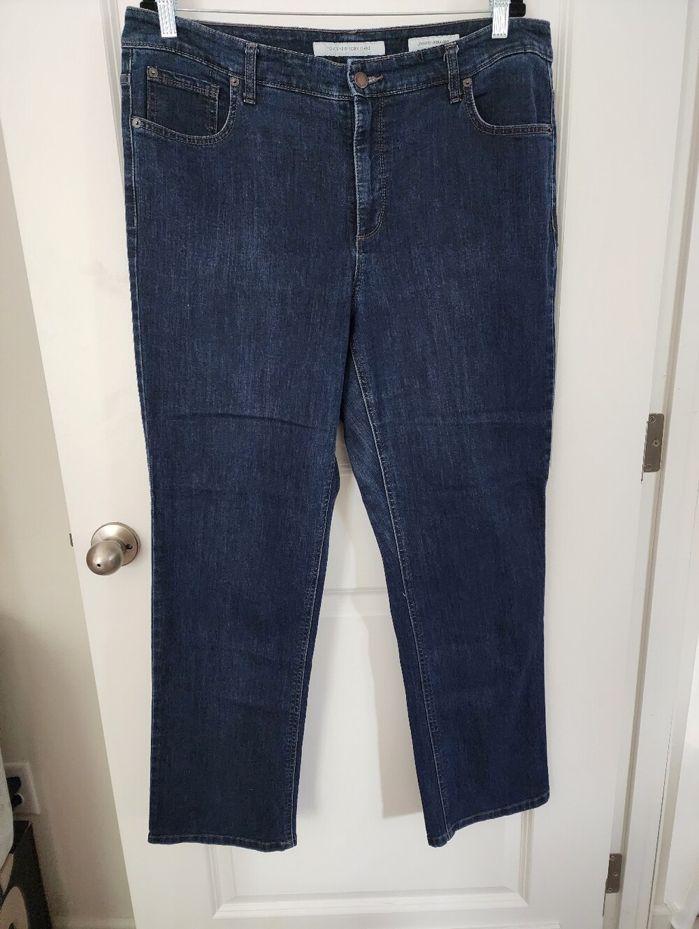 Jones New York Dark Blue Straight Leg Jeans Size 16.